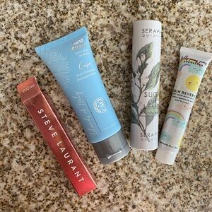 NWT Four Piece Moisturizing Bundle💕🩷